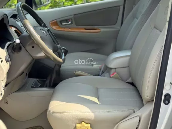 Toyota Innova 2.0E 2010 - Xem xe tại Hà Nội, xe cực đẹp liên hệ hotline em