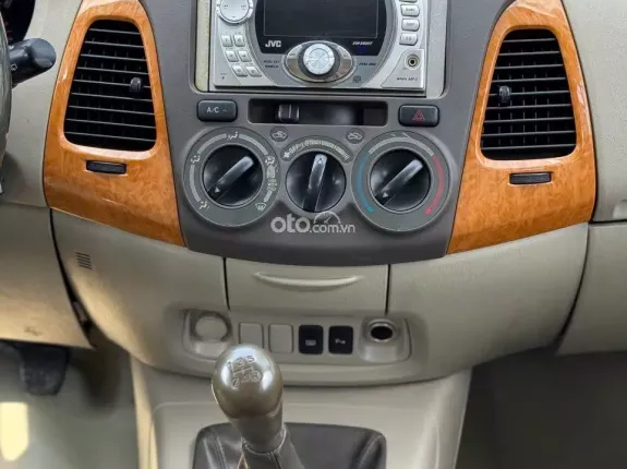 Toyota Innova 2.0E 2010 - Xem xe tại Hà Nội, xe cực đẹp liên hệ hotline em