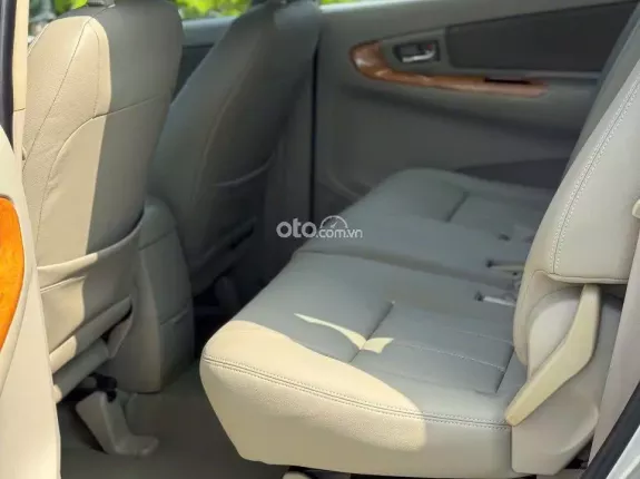 Toyota Innova 2.0E 2010 - Xem xe tại Hà Nội, xe cực đẹp liên hệ hotline em