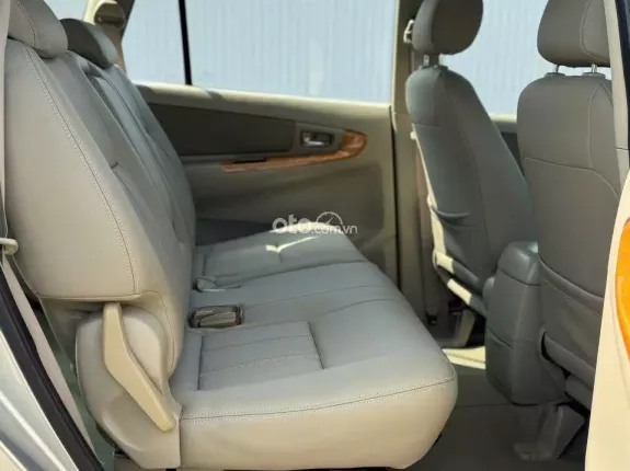 Toyota Innova 2.0E 2010 - Xem xe tại Hà Nội, xe cực đẹp liên hệ hotline em