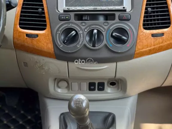 Toyota Innova 2.0E 2010 - Xem xe tại Hà Nội, xe cực đẹp liên hệ hotline em