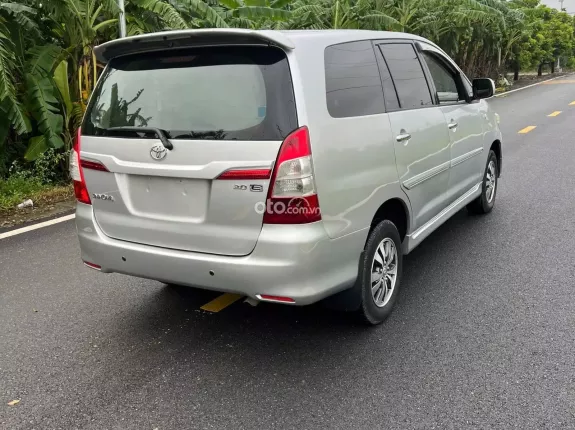 Toyota Innova 2.0E 2015 - Xe tư nhân, hồ sơ cầm tay. Xe đẹp không lỗi, máy số keo chỉ zin. Nội ngoại thất đẹp
