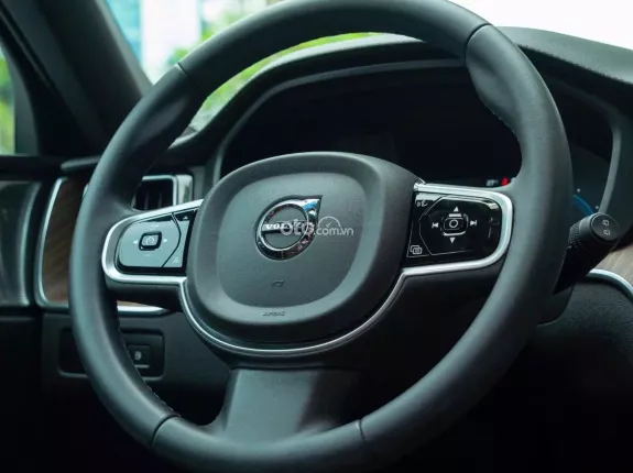 Volvo XC60 Recharge Ultimate 2022 - XC60 T8 - Xe điện hợp lý cho gia đình