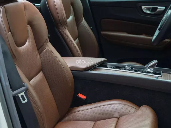 Volvo XC60 Recharge Ultimate 2022 - XC60 T8 - Xe điện hợp lý cho gia đình