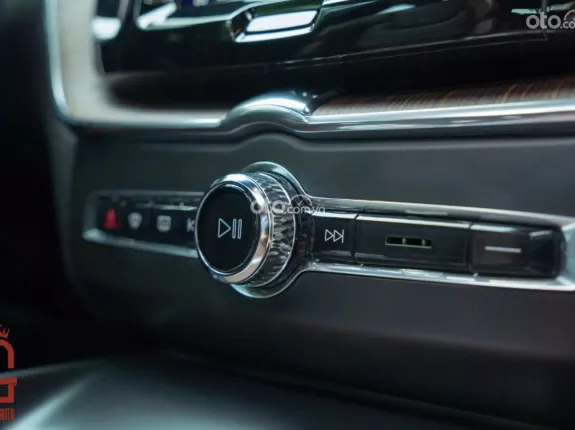 Volvo XC60 Recharge Ultimate 2022 - XC60 T8 - Xe điện hợp lý cho gia đình