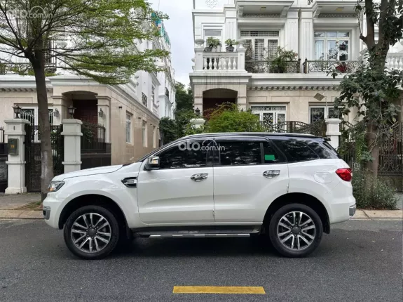 Ford Everest Titanium 2.0 AT 4x2 2017 - Xe SUV 7 chỗ đẹp như mới giá tốt