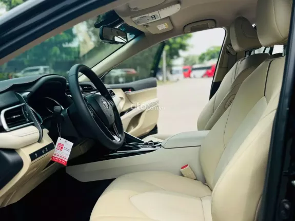 Toyota Camry 2.0G 2019 - Giá bán 750 tr, chủ đi giữ gìn