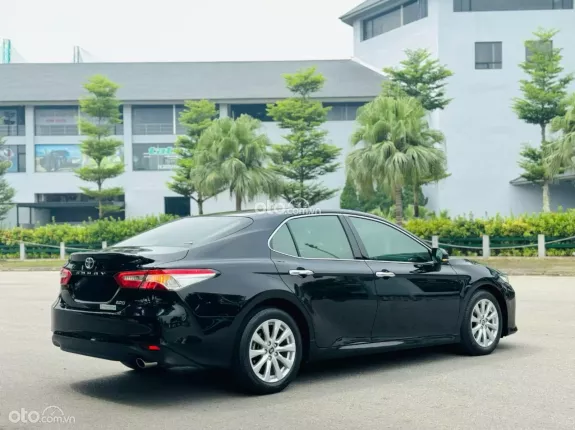 Toyota Camry 2.0G 2019 - Giá bán 750 tr, chủ đi giữ gìn
