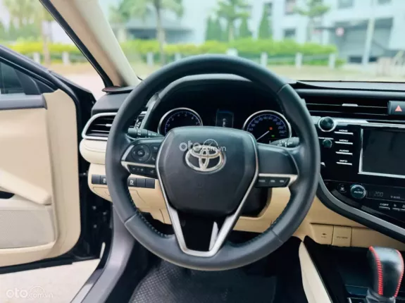 Toyota Camry 2.0G 2019 - Giá bán 750 tr, chủ đi giữ gìn