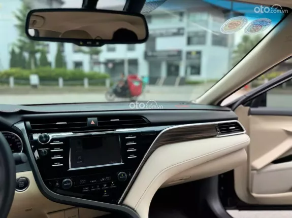 Toyota Camry 2.0G 2019 - Giá bán 750 tr, chủ đi giữ gìn
