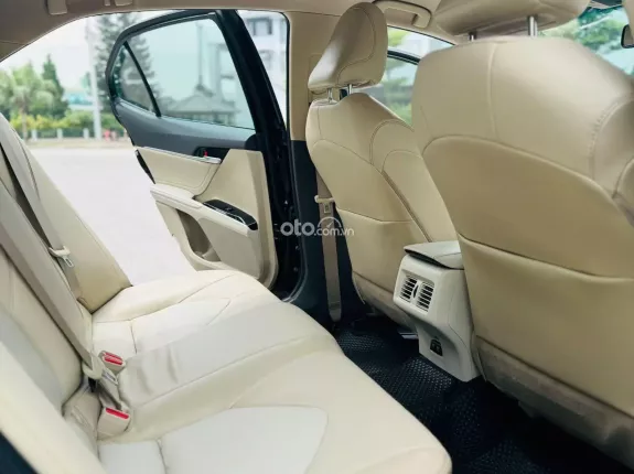 Toyota Camry 2.0G 2019 - Giá bán 750 tr, chủ đi giữ gìn