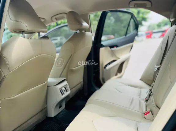 Toyota Camry 2.0G 2019 - Giá bán 750 tr, chủ đi giữ gìn