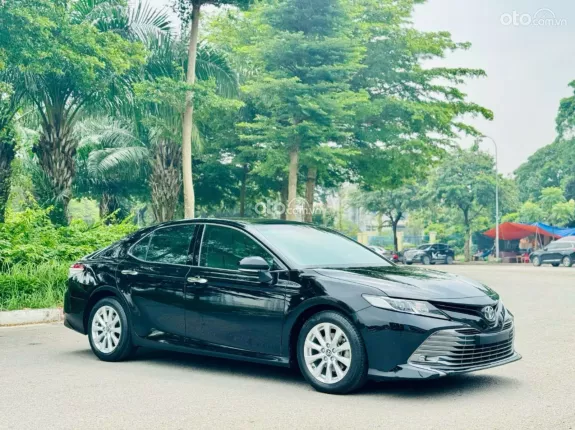 Toyota Camry 2.0G 2019 - Giá bán 750 tr, chủ đi giữ gìn