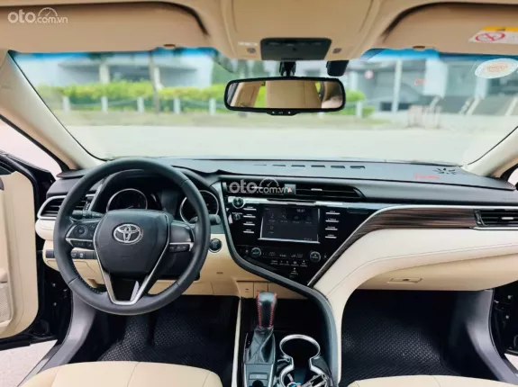Toyota Camry 2.0G 2019 - Giá bán 750 tr, chủ đi giữ gìn