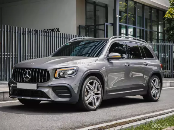 Mercedes-Benz AMG GLB 35 4Matic 2023 - MÀU XÁM TITAN - 7 CHỖ
