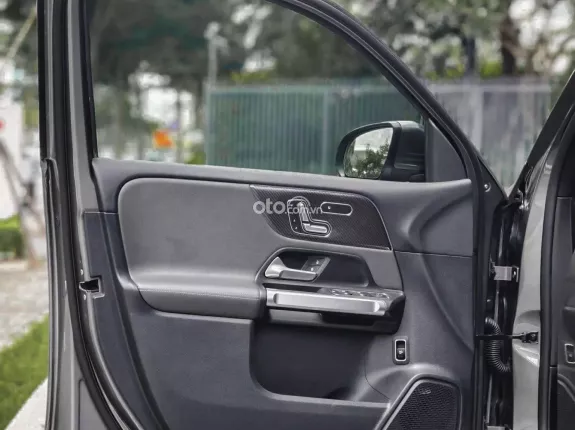 Mercedes-Benz AMG GLB 35 4Matic 2023 - MÀU XÁM TITAN - 7 CHỖ