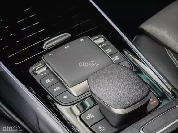 Mercedes-Benz AMG GLB 35 4Matic 2023 - MÀU XÁM TITAN - 7 CHỖ