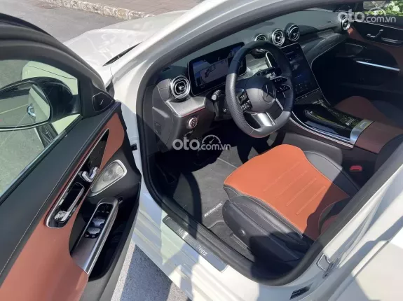 Mercedes-Benz C300 AMG 2023 - TRẮNG NÂU CỰC ĐẸP