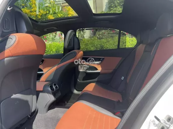 Mercedes-Benz C300 AMG 2023 - TRẮNG NÂU CỰC ĐẸP