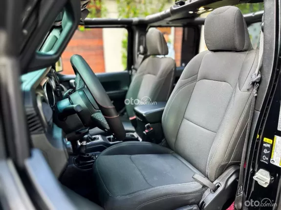 Jeep Wrangler Sport 2020 - Huyền thoại off-road – Biểu tượng đường trường