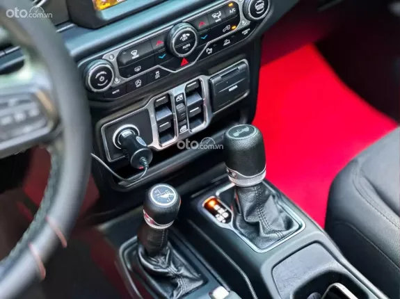 Jeep Wrangler Sport 2020 - Huyền thoại off-road – Biểu tượng đường trường