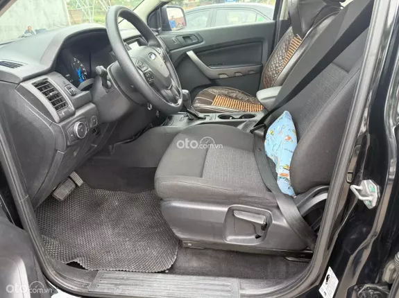 Ford Ranger XLS 2.2 4x2 AT 2021 - Gia đình cần tiền lên muốn bán gấp