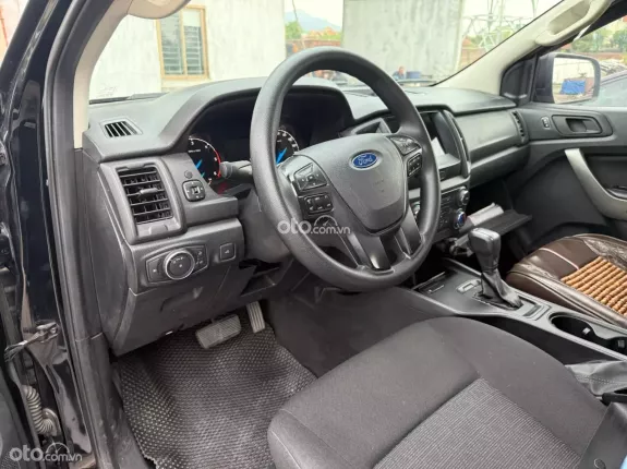 Ford Ranger XLS 2.2 4x2 AT 2021 - Gia đình cần tiền lên muốn bán gấp