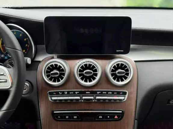 Mercedes-Benz GLC 200 V1 2021 - Model hoàn toàn mới, bản V1 nâng cấp