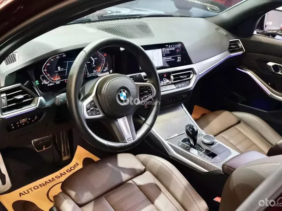 BMW 330i M Sport 2019 - Thiết kế thể thao, sang trọng với màu đỏ rượu vang