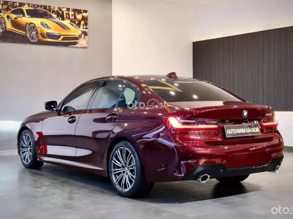 BMW 330i M Sport 2019 - Thiết kế thể thao, sang trọng với màu đỏ rượu vang