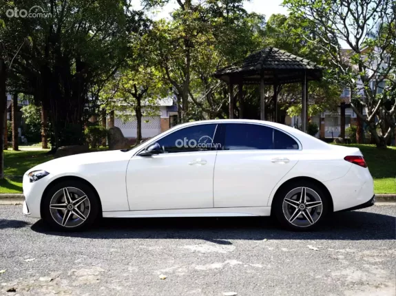 Mercedes-Benz C300 AMG 2022 - V1 Trắng Nâu