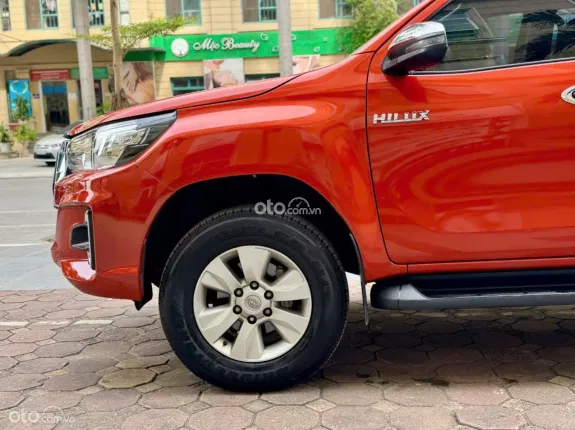 Toyota Hilux 2.4G 4x2 AT 2019 - Mẫu bán tải cực mới, nhập Thái