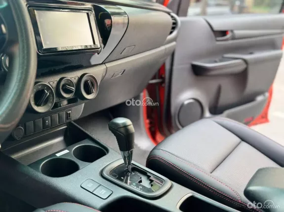 Toyota Hilux 2.4G 4x2 AT 2019 - Mẫu bán tải cực mới, nhập Thái