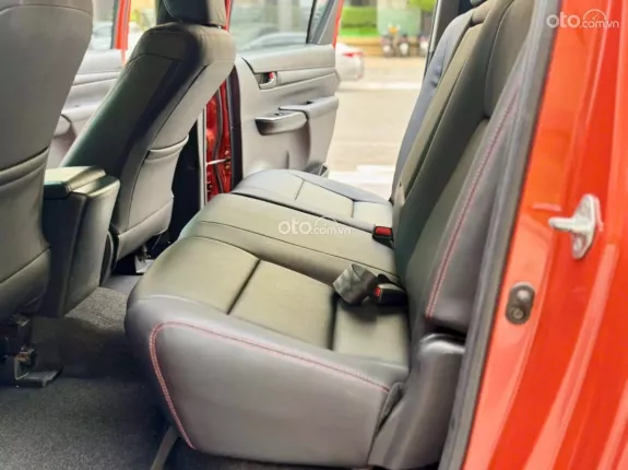 Toyota Hilux 2.4G 4x2 AT 2019 - Mẫu bán tải cực mới, nhập Thái