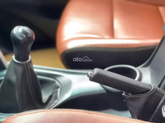 Toyota Innova 2.0E 2019 - BH chính hãng