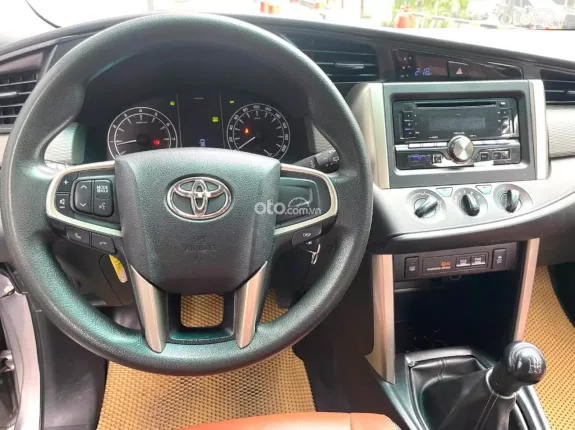 Toyota Innova 2.0E 2019 - BH chính hãng