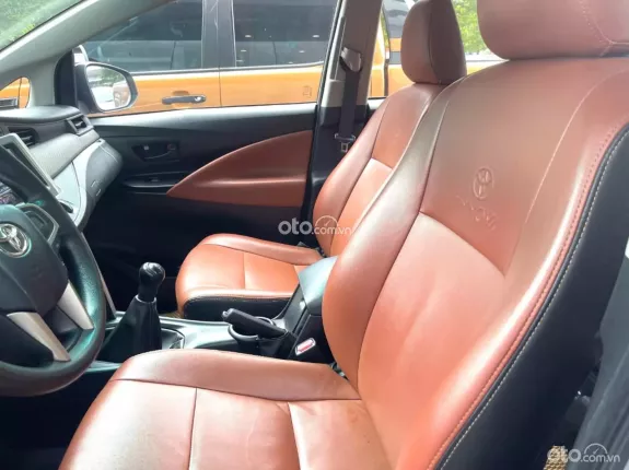 Toyota Innova 2.0E 2019 - BH chính hãng