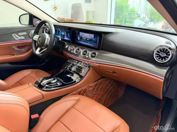 Mercedes-Benz E300 AMG 2019 - Xe đã được nâng cấp lên bộ mâm G63 siêu ngầu.