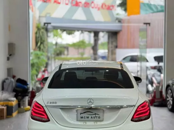 Mercedes-Benz C250 Exclusive 2018 - Xe full lịch sử bảo dưỡng chính hãng, model mới