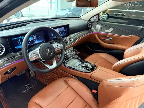Mercedes-Benz E300 AMG 2019 - Xe đã được nâng cấp lên bộ mâm G63 siêu ngầu.