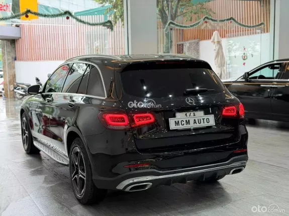 Mercedes-Benz GLC 300 4Matic 2021 - Xe còn mới chủ đi ít nên chất xe còn đẹp, bao check