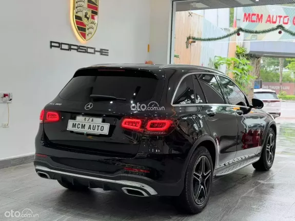 Mercedes-Benz GLC 300 4Matic 2021 - Xe còn mới chủ đi ít nên chất xe còn đẹp, bao check
