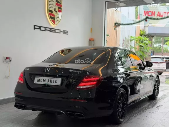 Mercedes-Benz E300 AMG 2019 - Xe đã được nâng cấp lên bộ mâm G63 siêu ngầu.