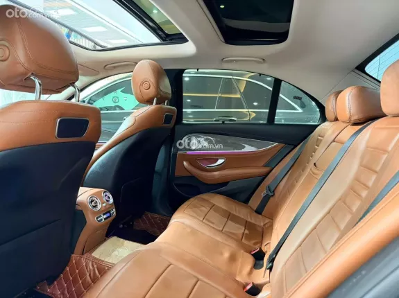 Mercedes-Benz E300 AMG 2019 - Xe đã được nâng cấp lên bộ mâm G63 siêu ngầu.