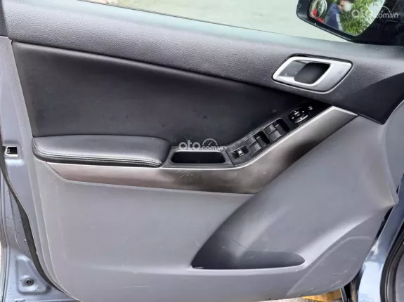 Mazda BT-50 Luxury 4x2 2.2 AT 2015 - Xe đẹp fom mới
