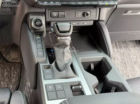 Toyota Land Cruiser Prado 2025 - Xe lướt zin cả xe. Tiết kiệm 300 triệu