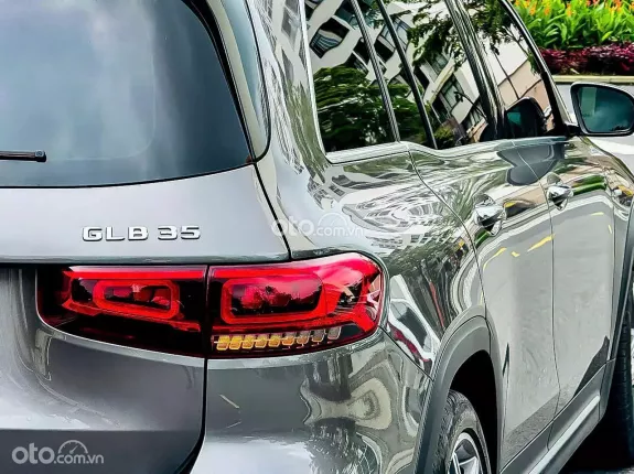Mercedes-Benz GLB 35 AMG 2023 - SUV 7 chỗ, phù hợp gia đình & vận hành thể thao