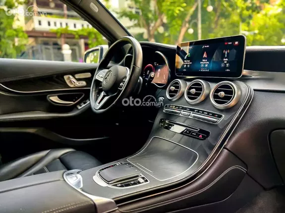 Mercedes-Benz GLC 250 4Matic 2018 - Nâng cấp ngoại thất & nội thất