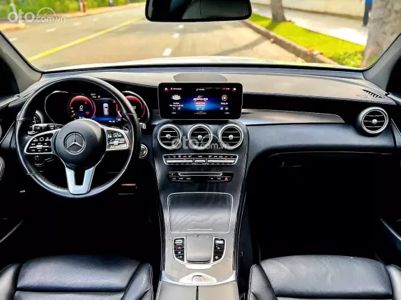 Mercedes-Benz GLC 250 4Matic 2018 - Nâng cấp ngoại thất & nội thất