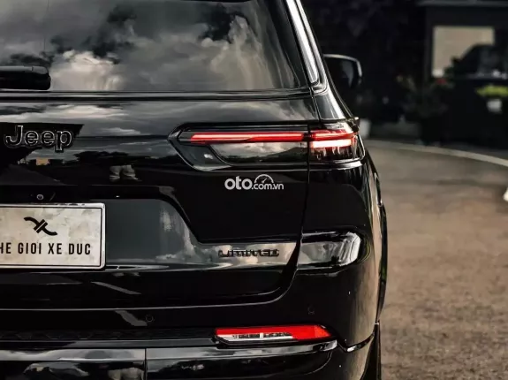 Jeep Cherokee 2023 - Xe mới lăn bánh 2,5v km